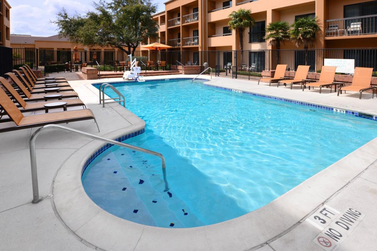 Hotel Courtyard By Marriott San Antonio Medical Center Extérieur photo