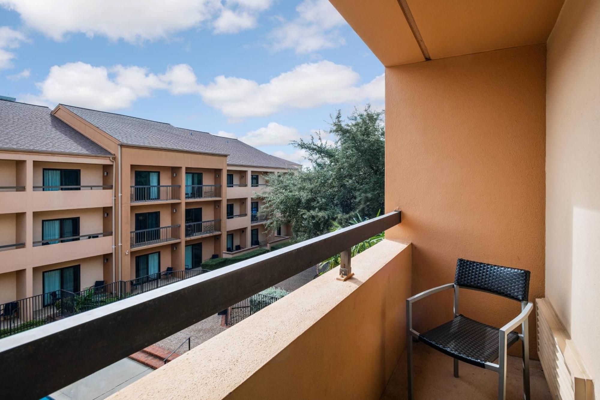 Hotel Courtyard By Marriott San Antonio Medical Center Extérieur photo